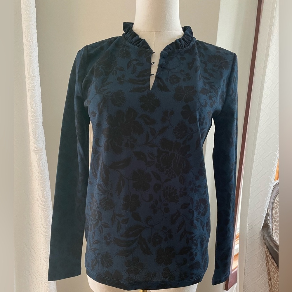 NWT Anne Taylor Floral Ruffle Neck Top in Blue and Black Small Petite - Picture 2 of 6